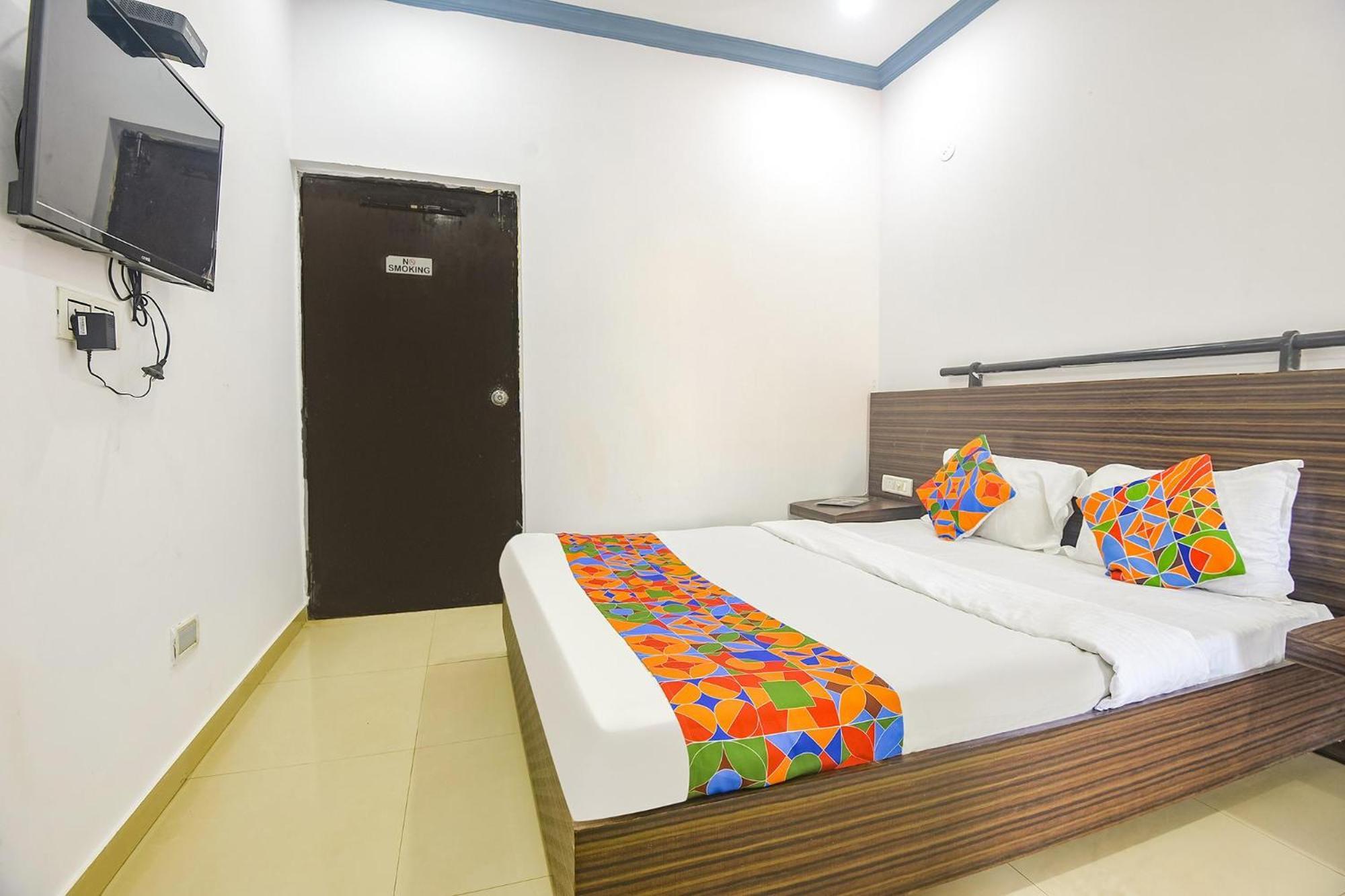 Fabexpress Neo Calangute Beach Resort Екстер'єр фото