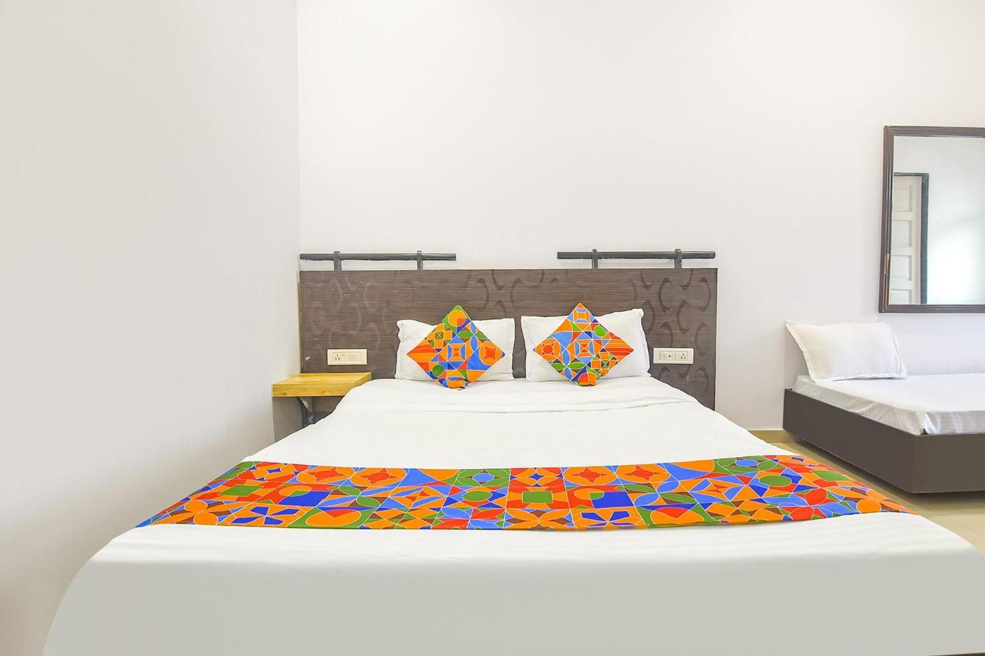 Fabexpress Neo Calangute Beach Resort Екстер'єр фото