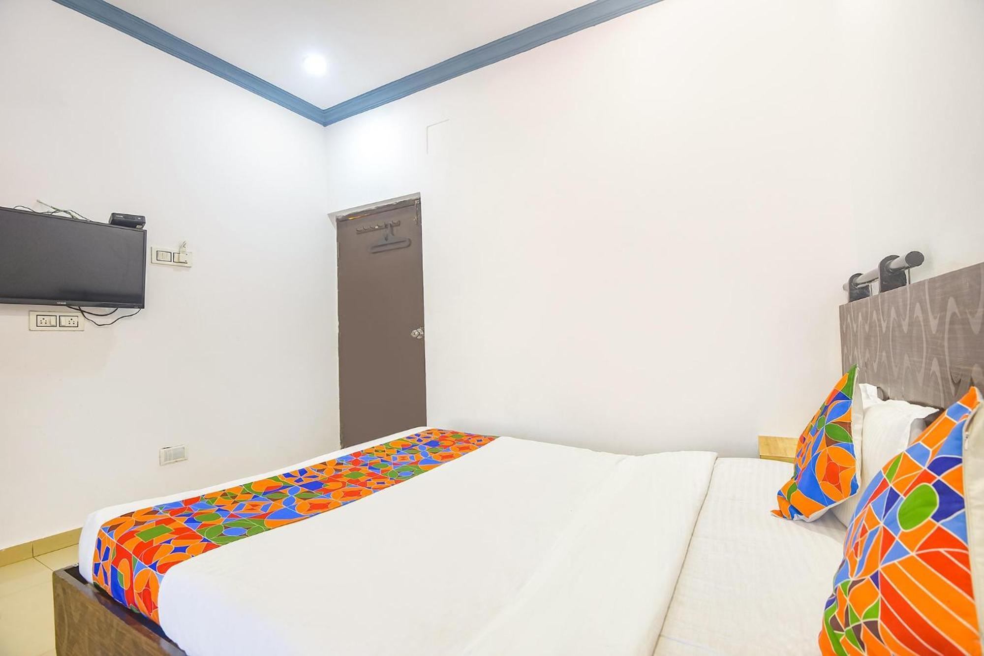 Fabexpress Neo Calangute Beach Resort Екстер'єр фото