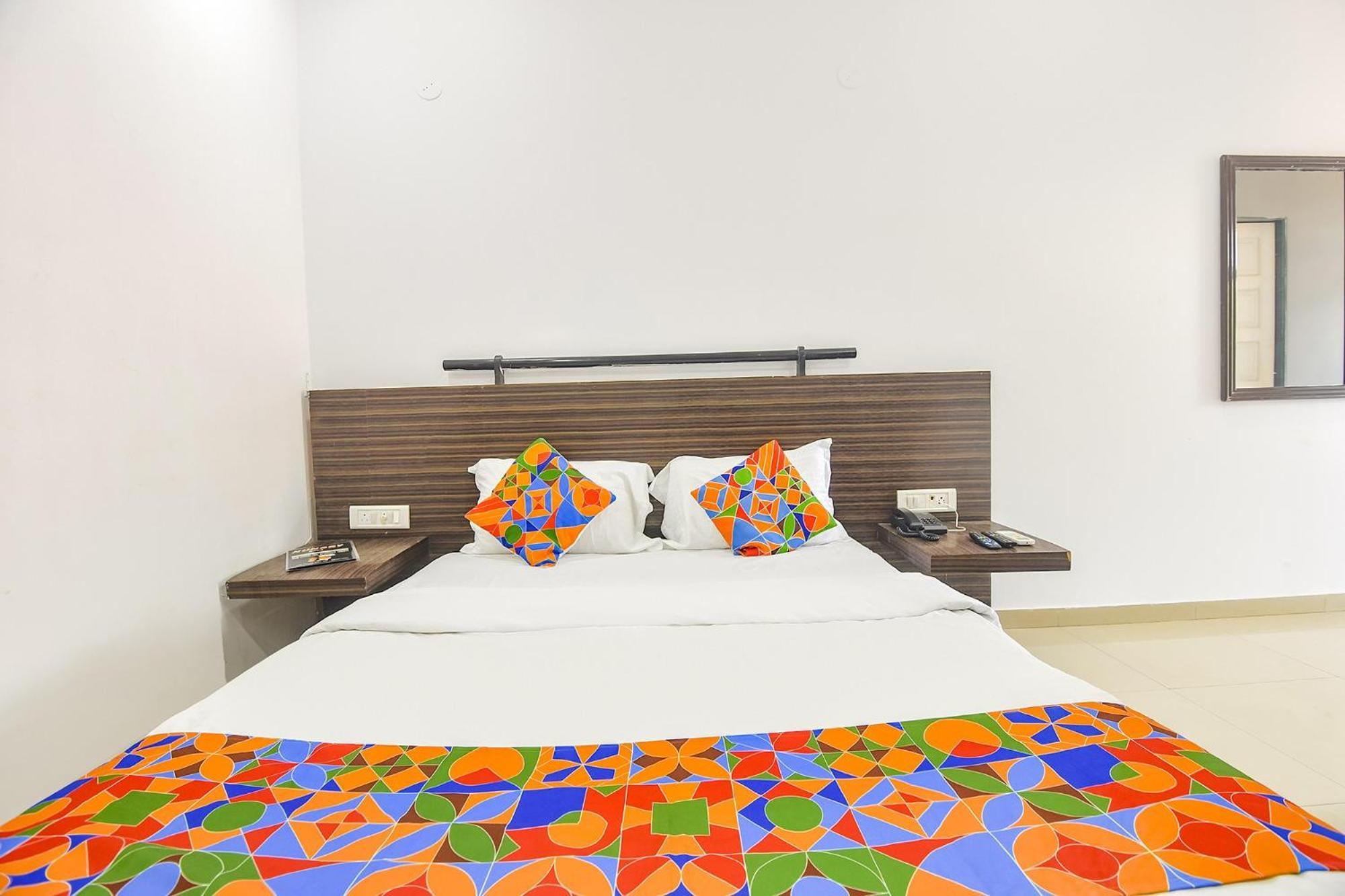 Fabexpress Neo Calangute Beach Resort Екстер'єр фото