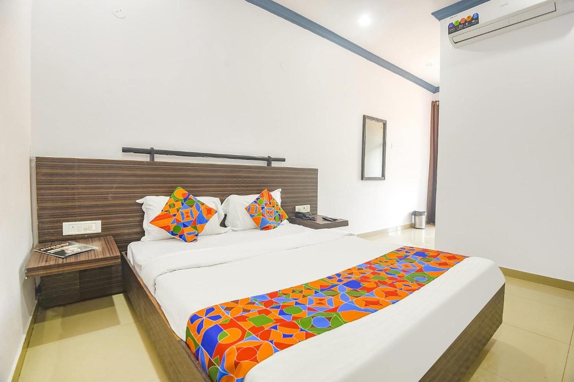 Fabexpress Neo Calangute Beach Resort Екстер'єр фото