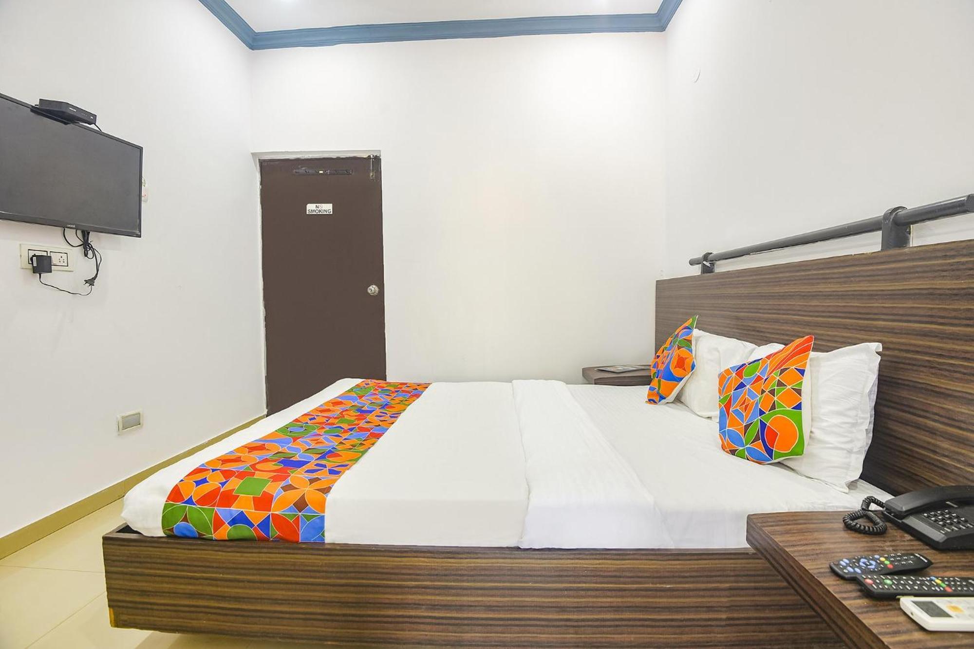 Fabexpress Neo Calangute Beach Resort Екстер'єр фото