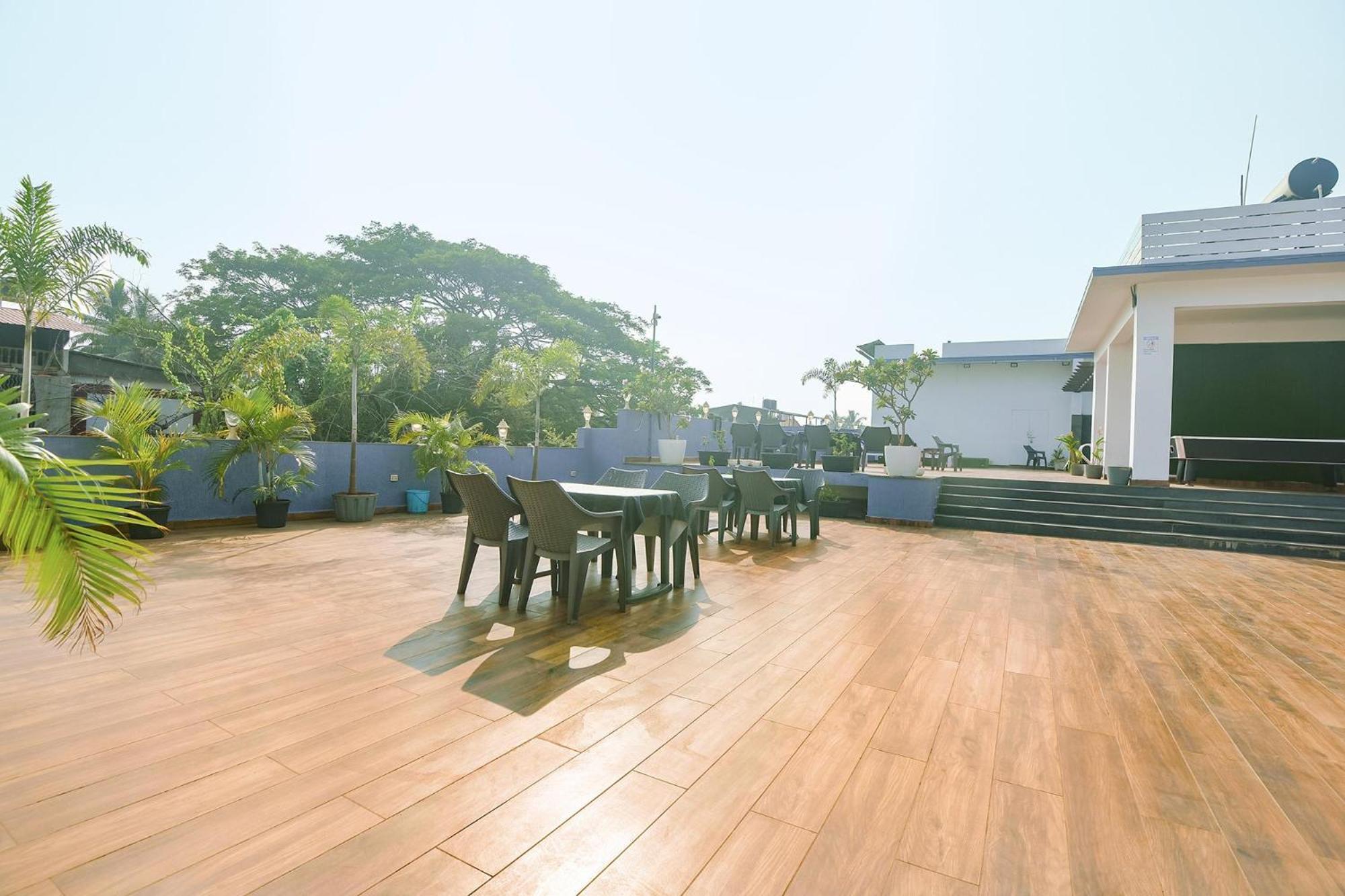 Fabexpress Neo Calangute Beach Resort Екстер'єр фото