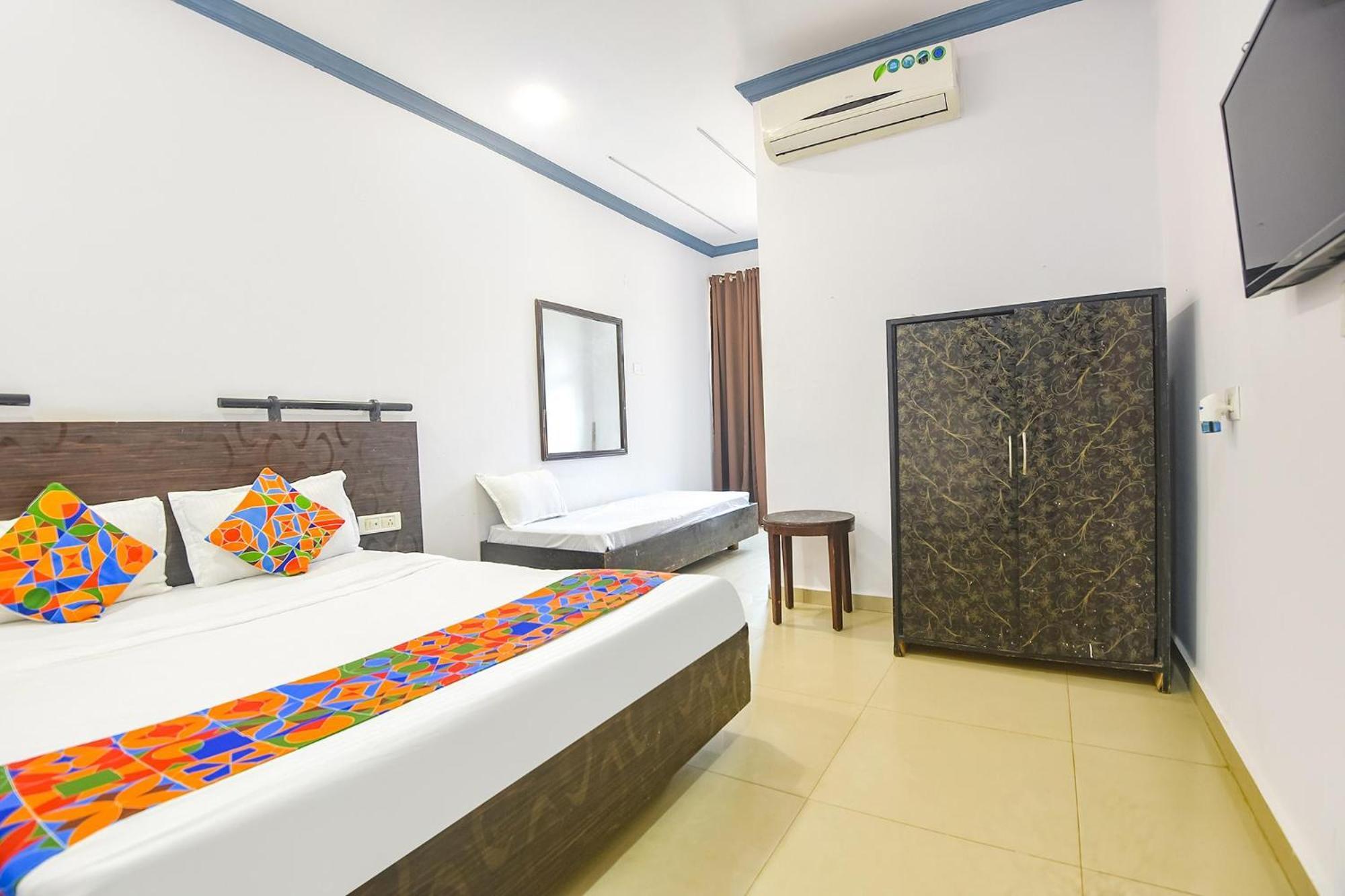 Fabexpress Neo Calangute Beach Resort Екстер'єр фото