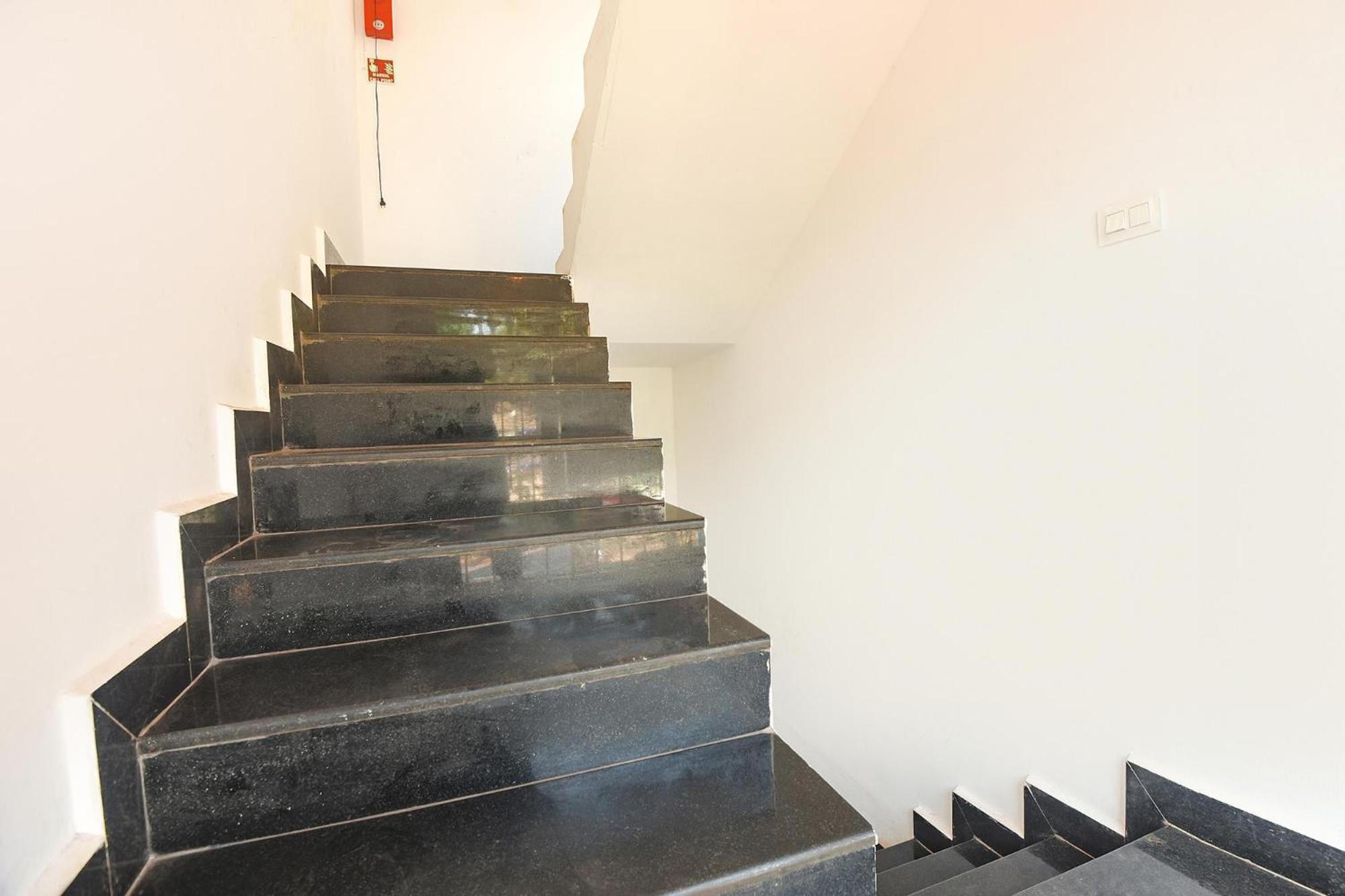 Fabexpress Neo Calangute Beach Resort Екстер'єр фото