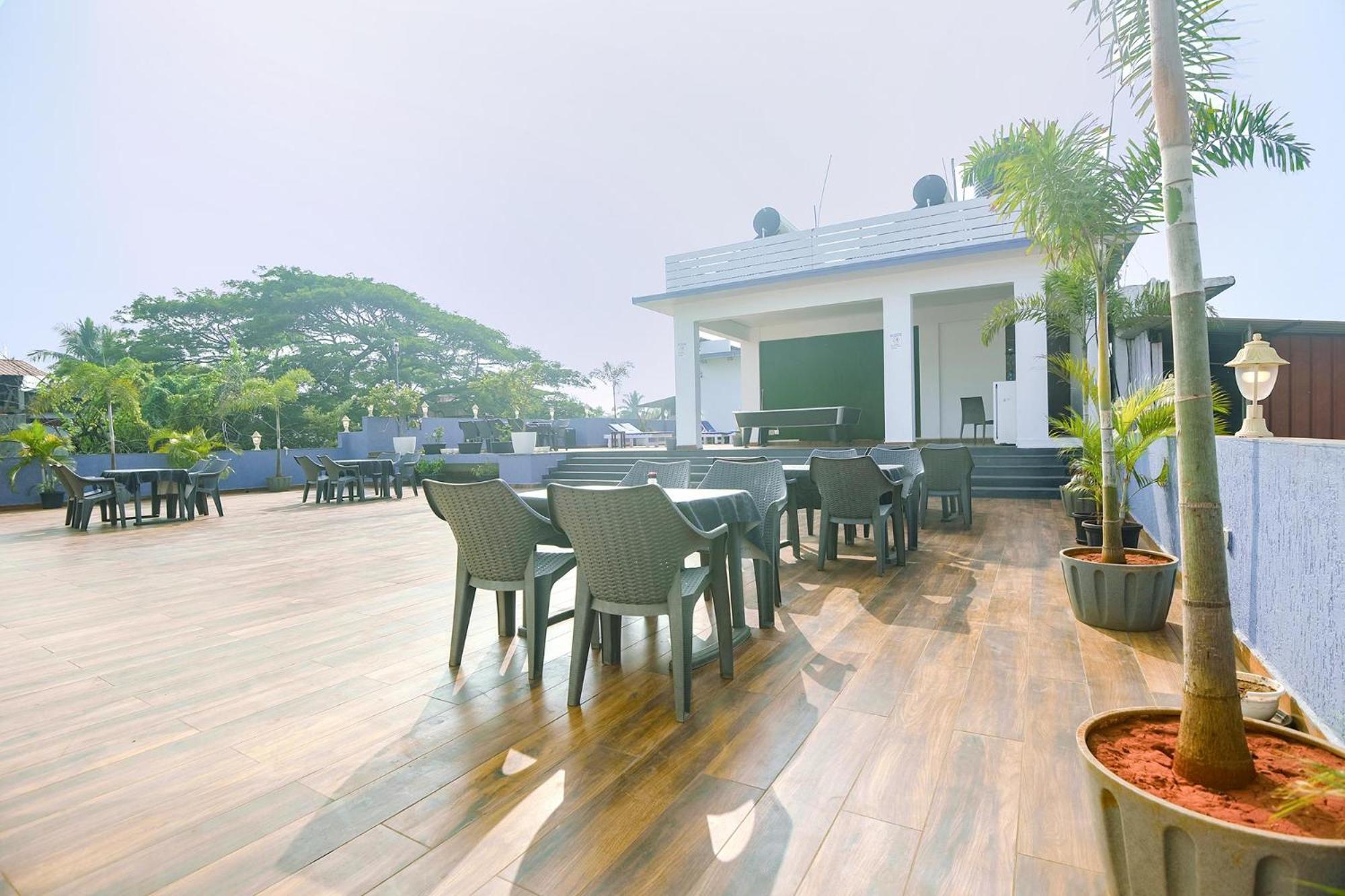 Fabexpress Neo Calangute Beach Resort Екстер'єр фото